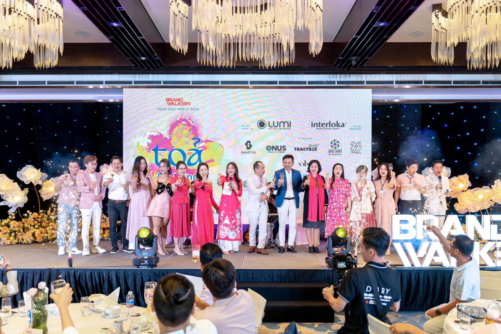 Hợp tác phân phối sản phẩm công nghệ